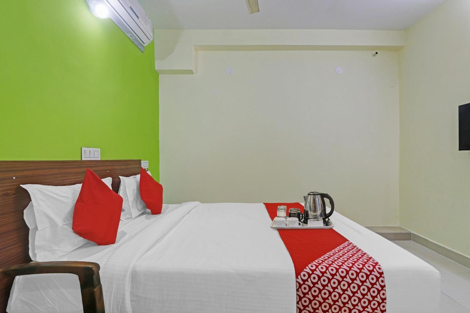 Super Hotel O Dk Reddy Square Hyderabad Exterior foto